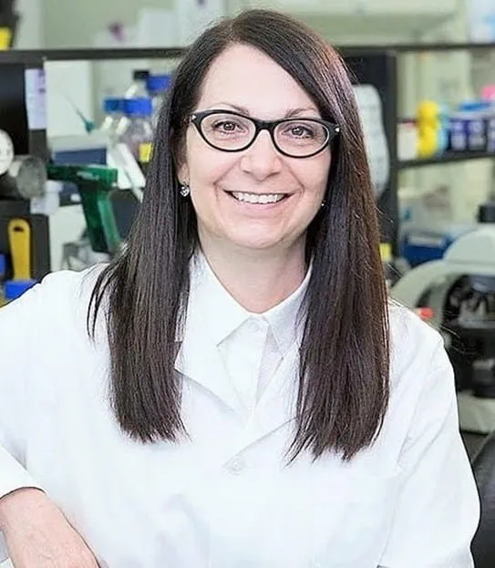 Paola Marignani, Ph. D., dans un laboratoire