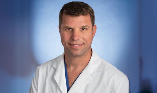 Dr Marcelo Cypel in a lab coat