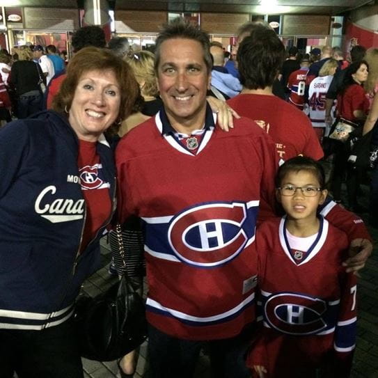 Mei-Lin et sa famille à un match des Canadiens de Montréal.