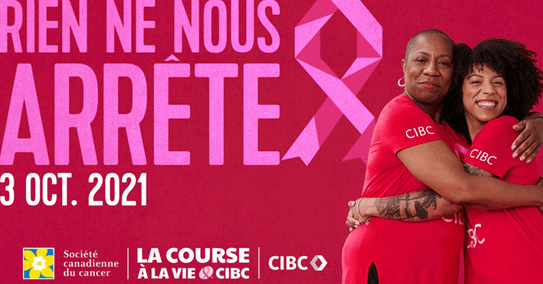 Fond rouge avec texte rose faisant la promotion de la Course à la vie CIBC de la Société canadienne du cancer, avec une photo de Coral et sa fille au premier plan.