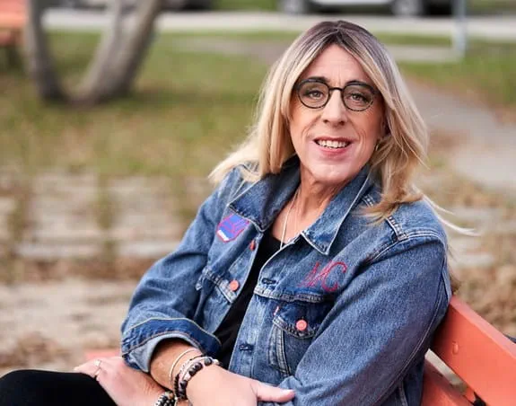 Amy Clarke, sitting on a park bench.