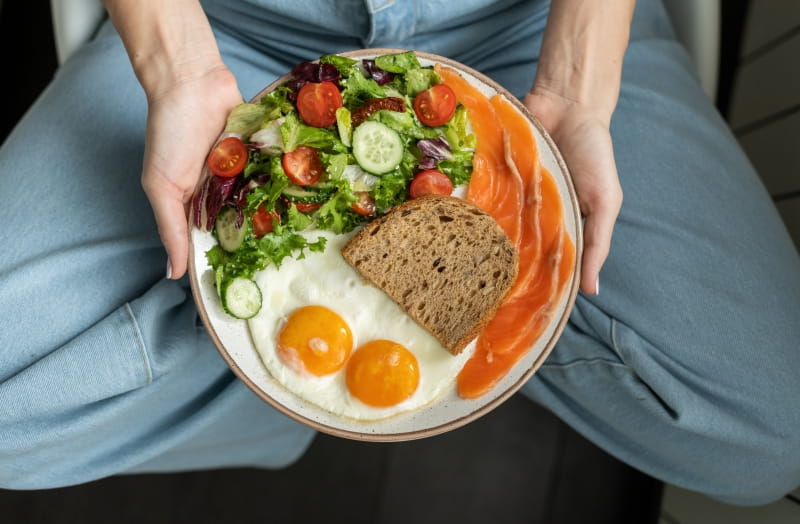 A plate with vegetables, fruit, whole grain foods and protein foods.