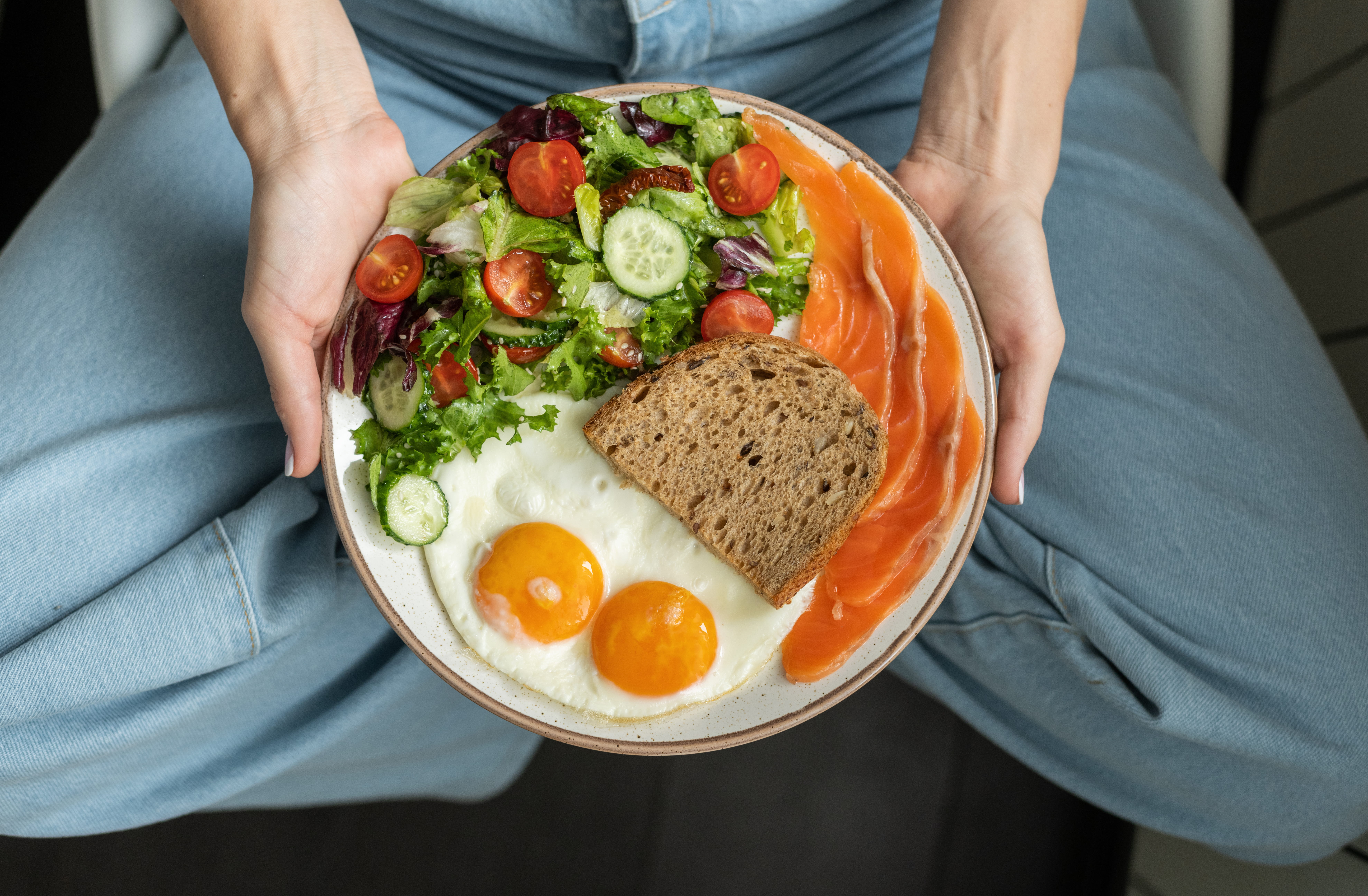 A plate with vegetables, fruit, whole grain foods and protein foods.