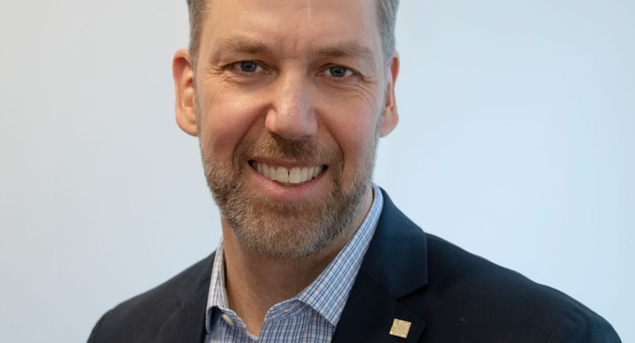 Stuart Edmonds, Ph. D. Vice-président principal, Mission, recherche et défense de l'intérêt public