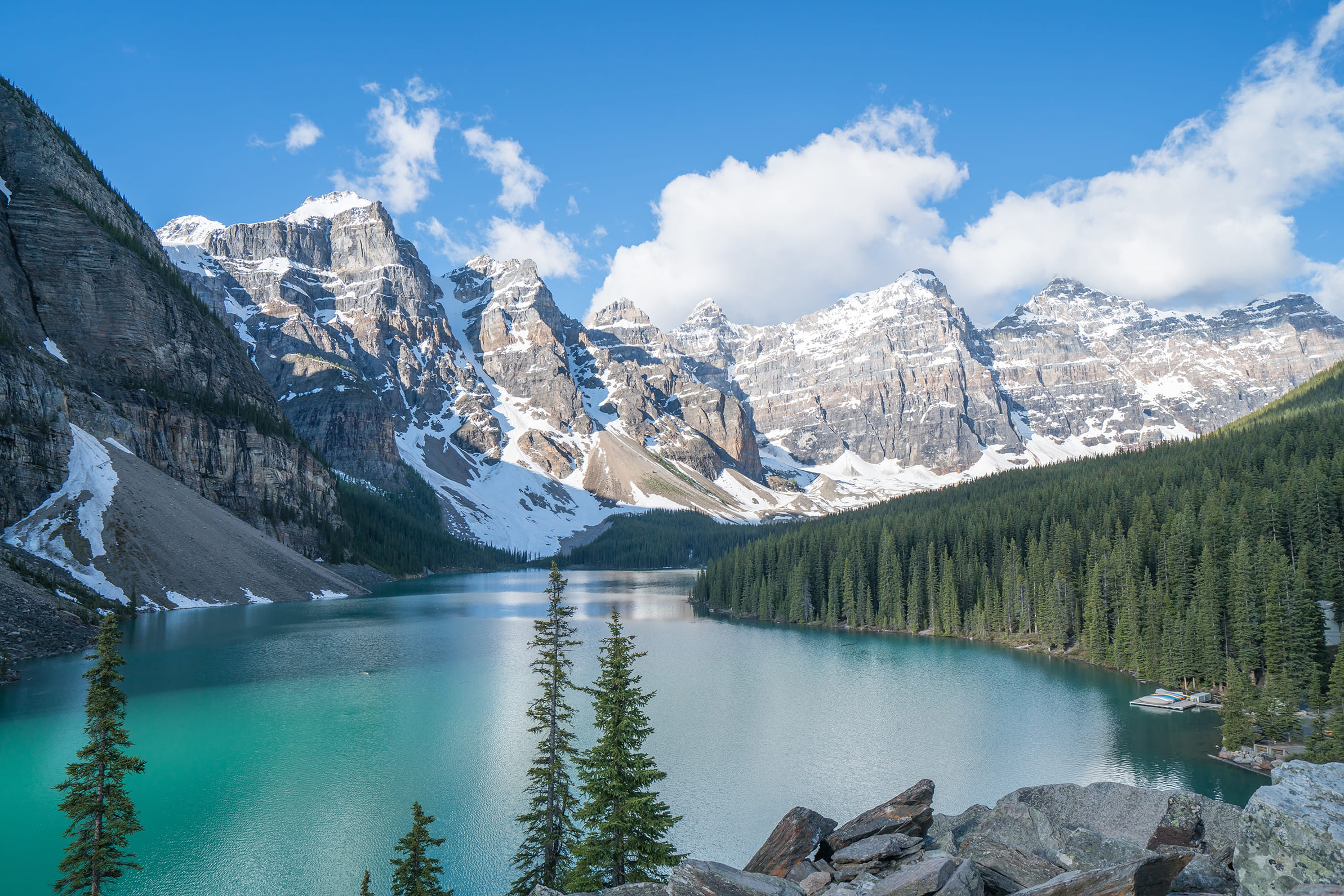 Panorama du lac Moraine, dans le parc national Banff