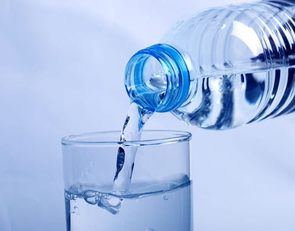 https://cdn.cancer.ca/-/media/images/cancer-information/reduce-your-risk/myths-and-controversies/myths_gettyimages-847530850_waterbottle.jpg?rev=c58d0bf0f07f4308ad790135b765be87&cx=0.5&cy=0.5&cw=575&ch=452&hash=C2F51C65FB96820627D3F27DE6450572