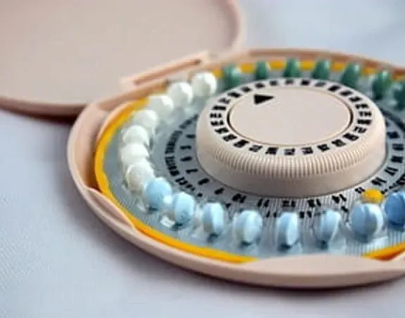 Une plaquette de contraceptifs oraux