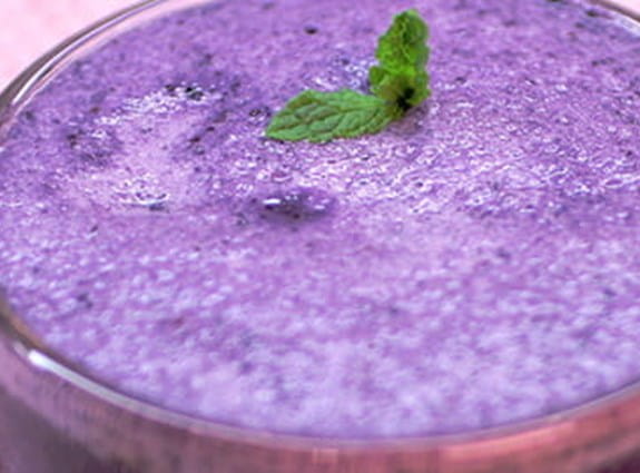Berry egg-white shake
