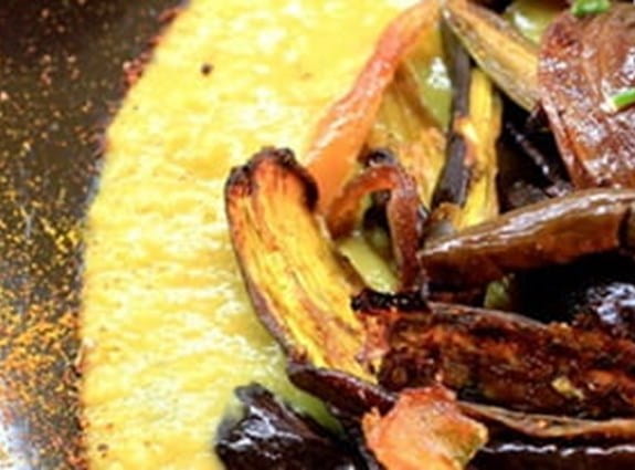 Cari d’aubergine grillée et sambal de noix de coco