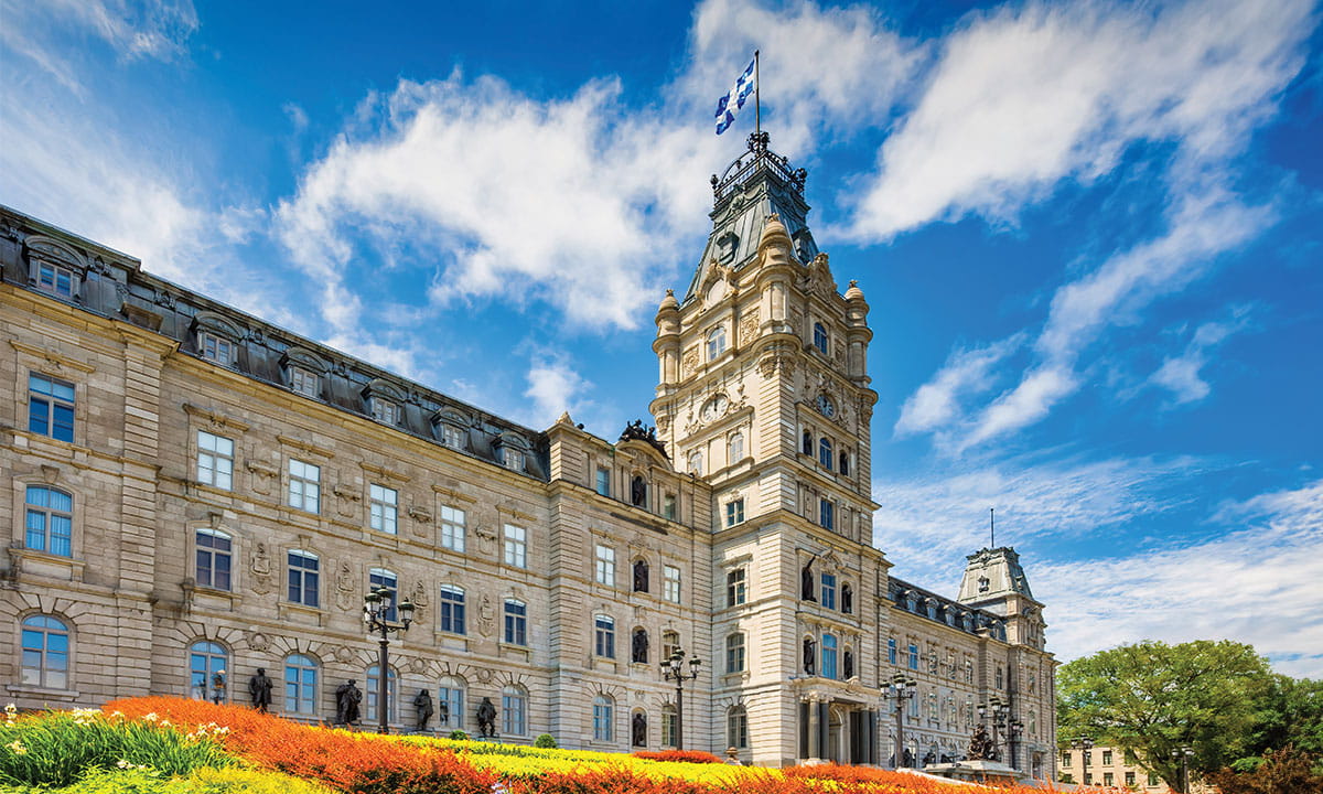 Une vue extérieure du Parlement du Québec.