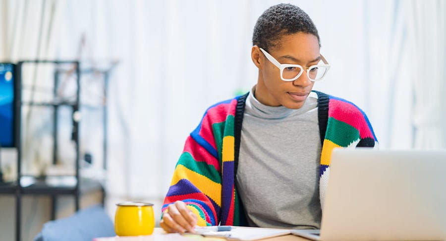 A woman sitting at her laptop compute