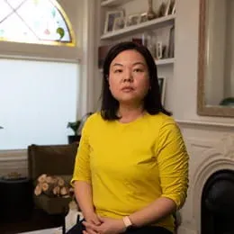Dr Lee-Hwa Tai sitting in a room